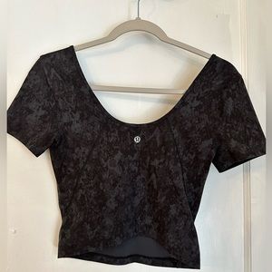 Cropped lululemon workout top, size 6